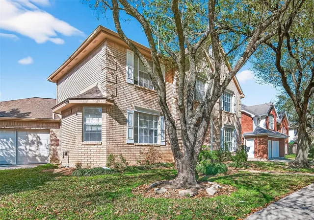 Photo 3 of Single family home for sale at 16410 Fondren Grv Dr, Missouri City, TX 77489 | MLS# 83919138 | Listing updated on 2026-09-19
