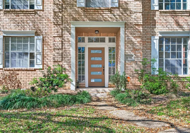 Photo 3 of Single family home for sale at 16410 Fondren Grv Dr, Missouri City, TX 77489 | MLS# 83919138 | Listing updated on 2026-09-19