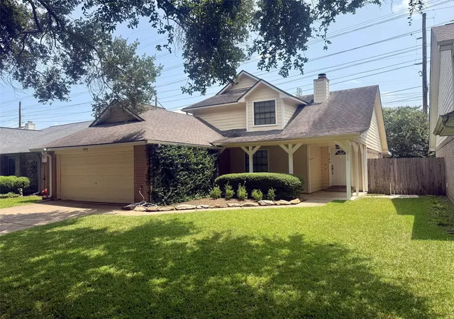 Photo 1 of Single family home for sale at 2103 Creekshire Dr, Sugar Land, TX 77478 | MLS# 71841662 | Listing updated on 2026-09-15