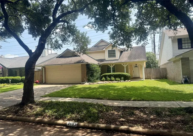 Photo 2 of Single family home for sale at 2103 Creekshire Dr, Sugar Land, TX 77478 | MLS# 71841662 | Listing updated on 2026-09-15