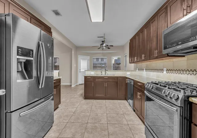 Photo 3 of Single family home for sale at 23915 Spring Oak Dr, Spring, TX 77373 | MLS# 63039133 | Listing updated on 2026-09-17