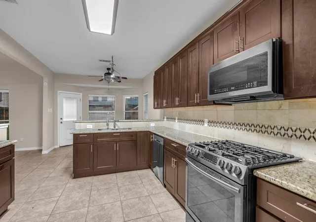 Photo 4 of Single family home for sale at 23915 Spring Oak Dr, Spring, TX 77373 | MLS# 63039133 | Listing updated on 2026-09-17