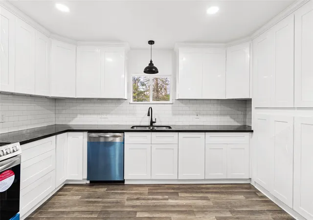 Photo 3 of Single family home for sale at 301 Pineland Dr, Trinity, TX 75862 | MLS# 57090649 | Listing updated on 2026-09-15