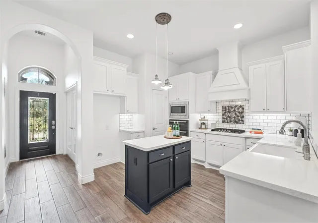 Photo 4 of Single family home for sale at 19418 Blueberry Cedar Dr, Cypress, TX 77433 | MLS# 52140997 | Listing updated on 2026-09-24