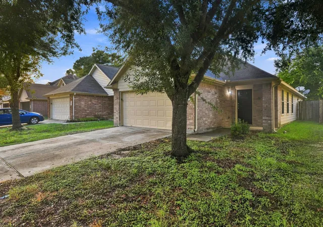 Photo 2 of Single family home for sale at 1126 Watson Xing Way, Houston, TX 77067 | MLS# 8372290 | Listing updated on 2026-09-26