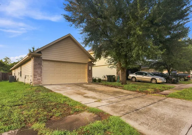 Photo 3 of Single family home for sale at 1126 Watson Xing Way, Houston, TX 77067 | MLS# 8372290 | Listing updated on 2026-09-26