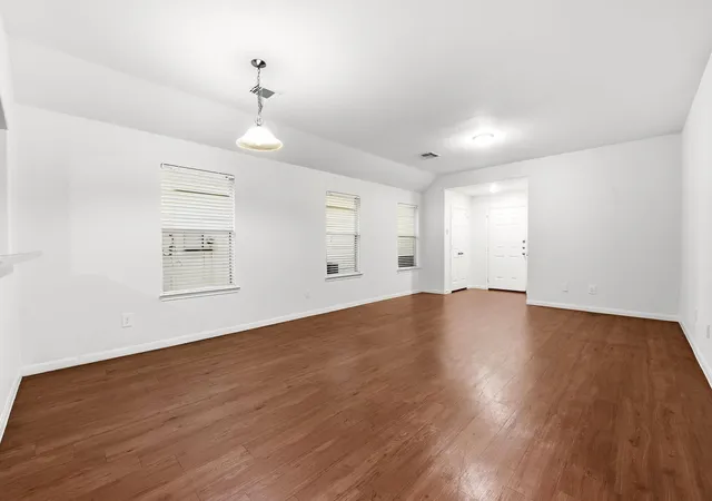 Photo 3 of Single family home for sale at 1126 Watson Xing Way, Houston, TX 77067 | MLS# 8372290 | Listing updated on 2026-09-26