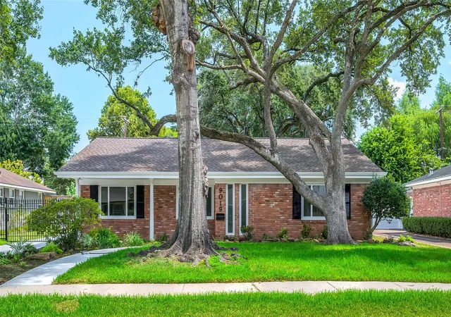 Photo 2 of Single family home for sale at 9019 Kapri Ln, Houston, TX 77025 | MLS# 85499102 | Listing updated on 2026-09-18