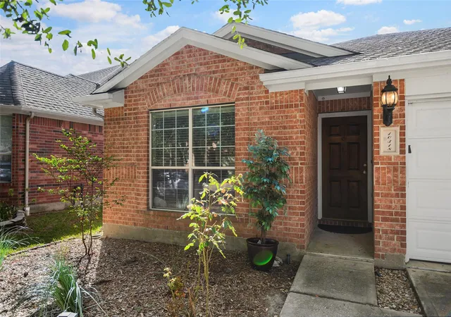Photo 4 of Single family home for sale at 10318 Lyndon Meadows Dr, Houston, TX 77095 | MLS# 98876012 | Listing updated on 2026-09-23