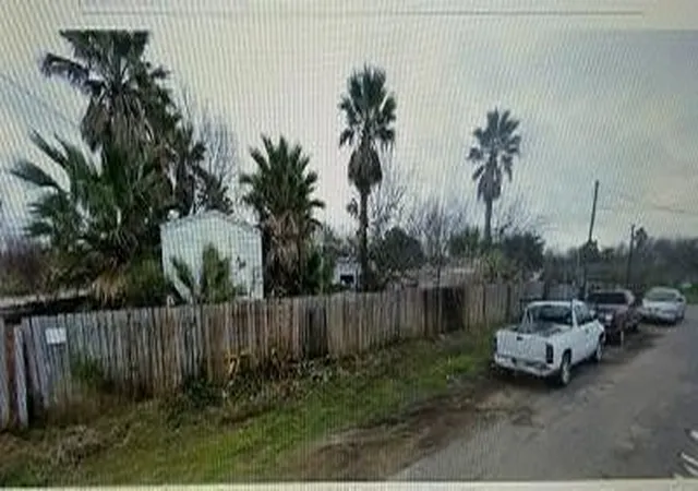 Photo 1 of Land for sale at 903 11th Street, Dickinson, TX 77539 | MLS# 25960008 | Listing updated on 2026-09-04