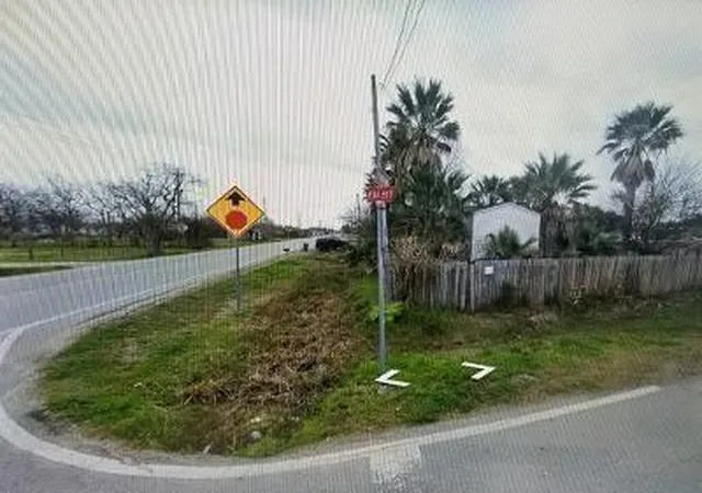 Photo 3 of Land for sale at 903 11th Street, Dickinson, TX 77539 | MLS# 25960008 | Listing updated on 2026-09-04