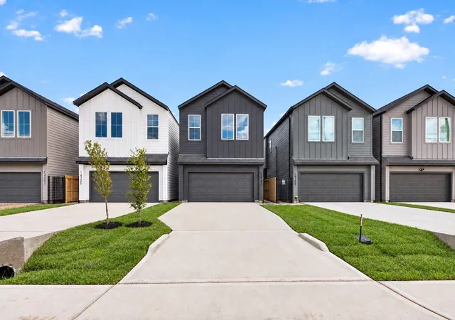 Photo 1 of Single family home for sale at 14107 Bridgeport, Houston, TX 77047 | MLS# 39697603 | Listing updated on 2026-10-07