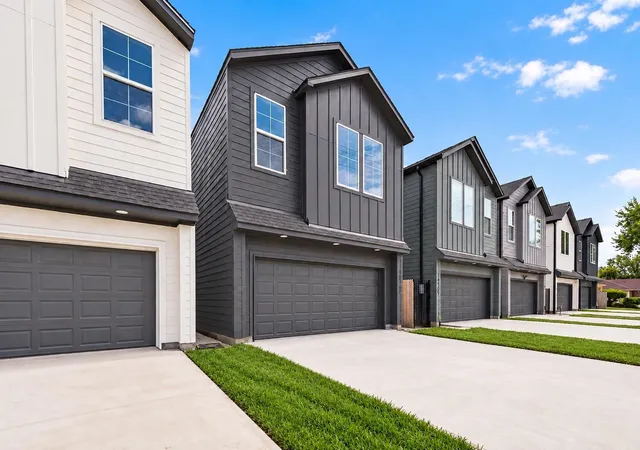 Photo 3 of Single family home for sale at 14107 Bridgeport, Houston, TX 77047 | MLS# 39697603 | Listing updated on 2026-10-07