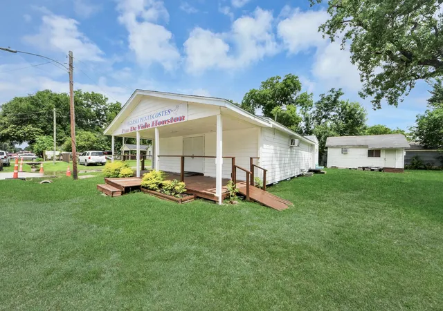 Photo 2 of Multi family home for sale at 810 Lucky St, Houston, TX 77088 | MLS# 89680309 | Listing updated on 2026-09-03