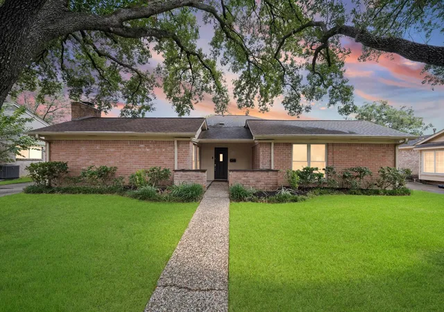 Photo 1 of Single family home for sale at 6114 Rollingbrook Dr, Houston, TX 77096 | MLS# 65120013 | Listing updated on 2026-09-19
