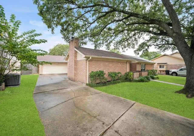 Photo 2 of Single family home for sale at 6114 Rollingbrook Dr, Houston, TX 77096 | MLS# 65120013 | Listing updated on 2026-09-19
