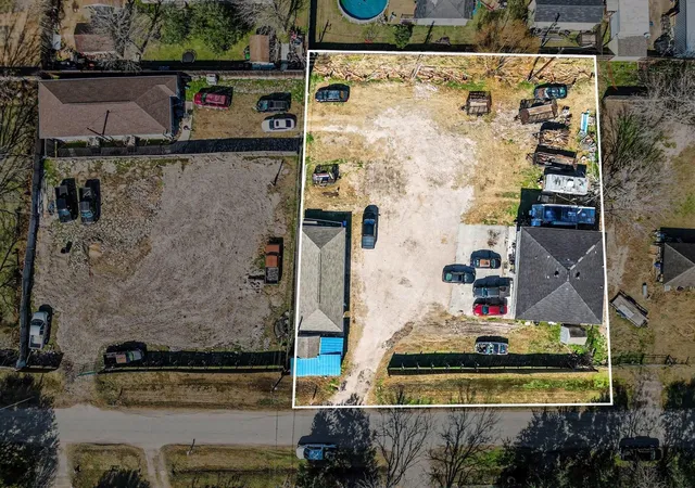 Photo 16 of Single family home for sale at 15322 Paul Rd, Sugar Land, TX 77498 | MLS# 70203143 | Listing updated on 2026-09-17