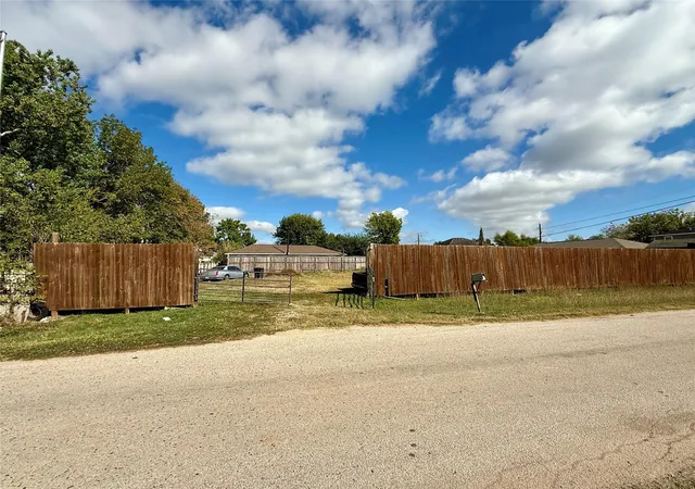 Photo 1 of Single family home for sale at 15322 Paul Rd, Sugar Land, TX 77498 | MLS# 70203143 | Listing updated on 2026-09-17