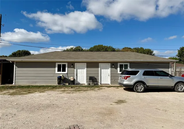 Photo 2 of Single family home for sale at 15322 Paul Rd, Sugar Land, TX 77498 | MLS# 70203143 | Listing updated on 2026-09-17