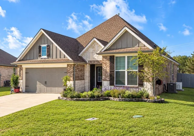 Photo 2 of Single family home for sale at 2062 Winepress Rd, Brenham, TX 77833 | MLS# 24505893 | Listing updated on 2026-09-26