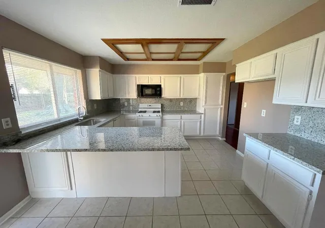 Photo 4 of Single family home for sale at 11931 Hedgegate Dr, Houston, TX 77065 | MLS# 24224889 | Listing updated on 2026-09-23