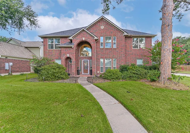 Photo 1 of Single family home for sale at 2115 Aberdeen Dr, League City, TX 77573 | MLS# 39061731 | Listing updated on 2026-09-15