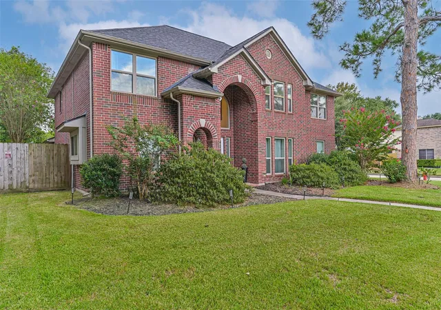 Photo 2 of Single family home for sale at 2115 Aberdeen Dr, League City, TX 77573 | MLS# 39061731 | Listing updated on 2026-09-15