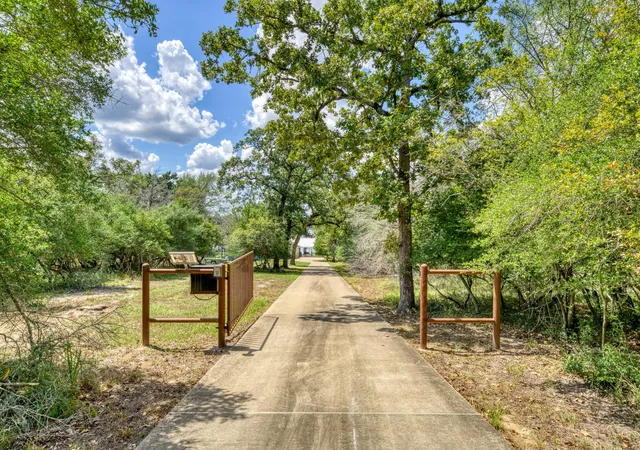 Photo 3 of Single family home for sale at 11404 Riley Green Rd, Franklin, TX 77856 | MLS# 9796443 | Listing updated on 2026-09-24