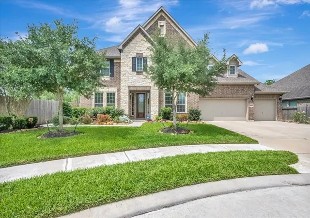Photo 1 of Single family home for sale at 8033 Serenity Dr, Pearland, TX 77584 | MLS# 97649652 | Listing updated on 2026-09-26