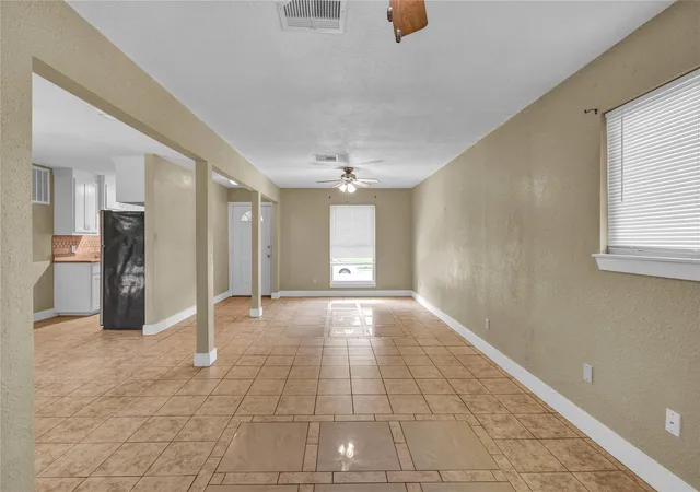 Photo 3 of Single family home for sale at 253 N Shanks St, Clute, TX 77531 | MLS# 9419299 | Listing updated on 2026-09-27