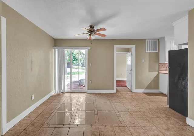 Photo 3 of Single family home for sale at 253 N Shanks St, Clute, TX 77531 | MLS# 9419299 | Listing updated on 2026-09-27