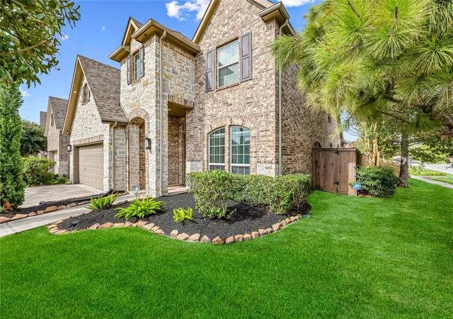 Photo 2 of Single family home for sale at 16843 Hemlock Grv Dr, Humble, TX 77346 | MLS# 83230093 | Listing updated on 2026-09-05