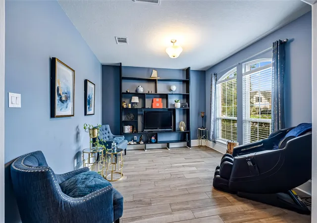 Photo 4 of Single family home for sale at 16843 Hemlock Grv Dr, Humble, TX 77346 | MLS# 83230093 | Listing updated on 2026-09-05