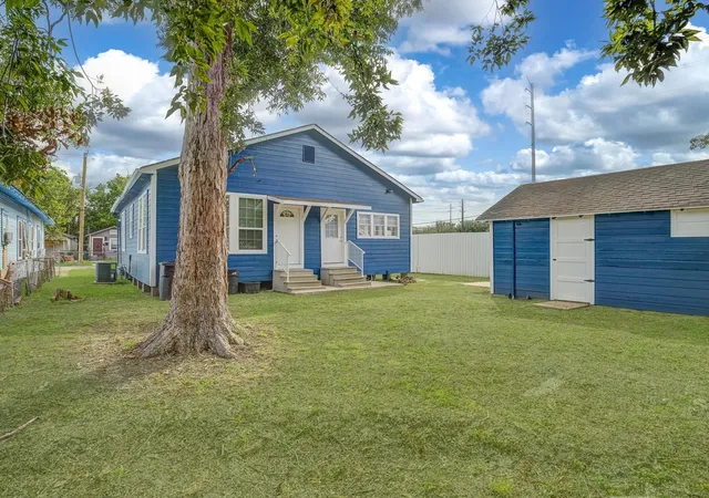 Photo 2 of Single family home for sale at 7609 Avenue E, Houston, TX 77012 | MLS# 4663968 | Listing updated on 2026-10-05