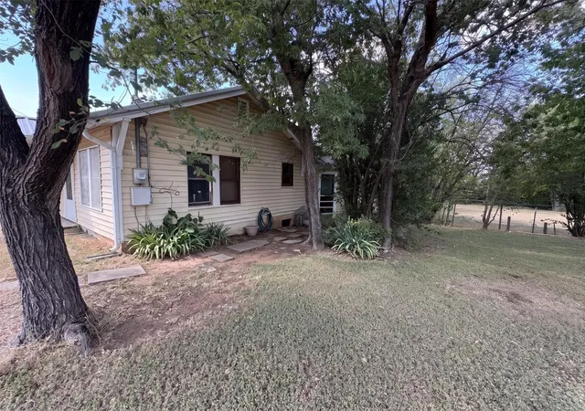 Photo 2 of Single family home for sale at 522 7th Street, Brownwood, TX 76801 | MLS# 91944168 | Listing updated on 2026-09-22
