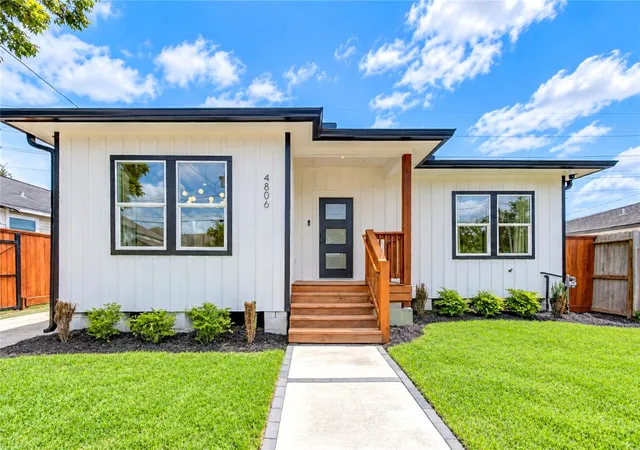 Photo 2 of Single family home for sale at 4806 Hardy St, Houston, TX 77009 | MLS# 50503651 | Listing updated on 2026-09-11