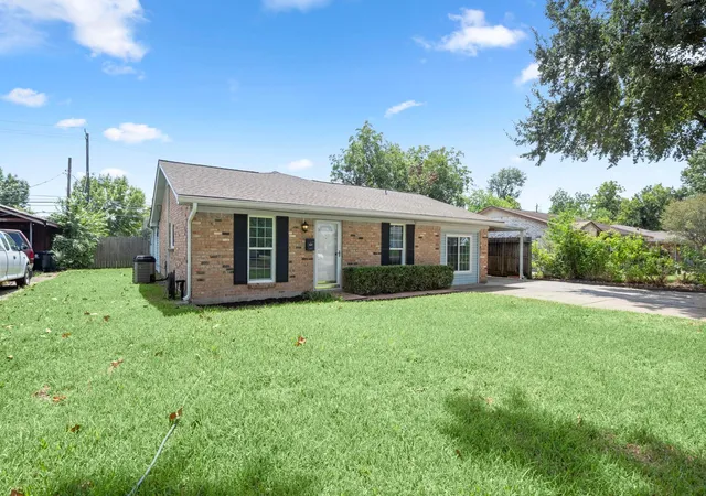 Photo 2 of Single family home for sale at 7047 Inkberry Dr, Houston, TX 77092 | MLS# 63982333 | Listing updated on 2026-09-19