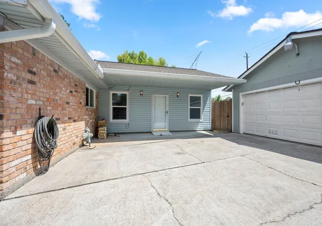 Photo 4 of Single family home for sale at 7047 Inkberry Dr, Houston, TX 77092 | MLS# 63982333 | Listing updated on 2026-09-19