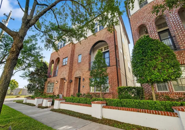Photo 2 of Townhouse for sale at 705 Delano St, Houston, TX 77003 | MLS# 58217866 | Listing updated on 2026-09-07