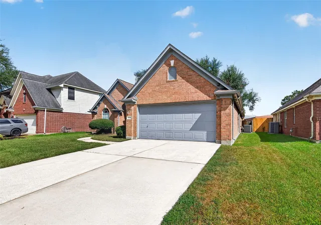 Photo 3 of Sale Pending at 14015 Long Shadow Dr, Houston, TX 77015 | MLS# 77279946 | Listing updated on 2026-09-18