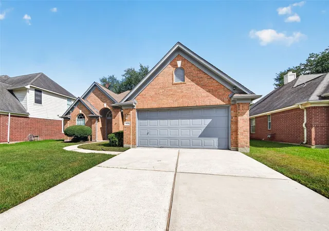 Photo 3 of Sale Pending at 14015 Long Shadow Dr, Houston, TX 77015 | MLS# 77279946 | Listing updated on 2026-09-18