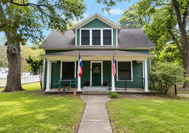 Photo 1 of Single family home for sale at 1012 W Adoue St, Alvin, TX 77511 | MLS# 70837244 | Listing updated on 2026-09-07