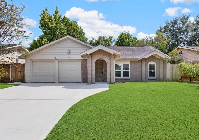 Photo 2 of Single family home for sale at 11307 Langdon Ln, Houston, TX 77072 | MLS# 82099116 | Listing updated on 2026-09-18