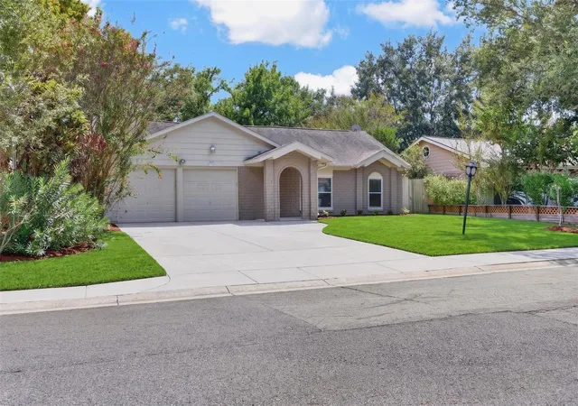 Photo 3 of Single family home for sale at 11307 Langdon Ln, Houston, TX 77072 | MLS# 82099116 | Listing updated on 2026-09-18