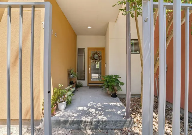 Photo 1 of Townhouse for sale at 1614 Bonner St, Houston, TX 77007 | MLS# 24620440 | Listing updated on 2026-09-06