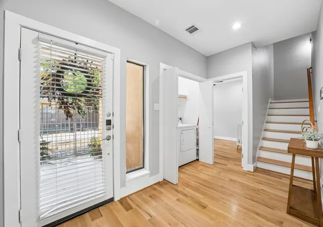 Photo 3 of Townhouse for sale at 1614 Bonner St, Houston, TX 77007 | MLS# 24620440 | Listing updated on 2026-09-06