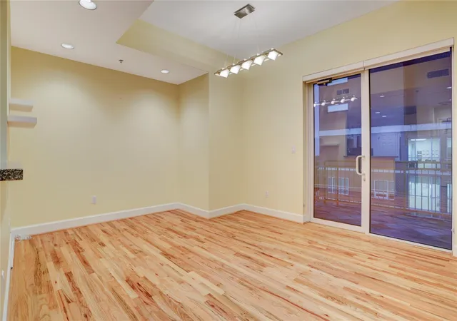 Listing Photo 5 - Condo for sale in building located at 2520 Robinhood St, Houston, TX 77005 - Unit #1008