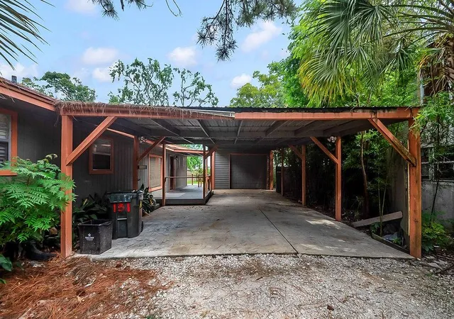 Photo 3 of Single family home for sale at 131 5th Street, Dickinson, TX 77539 | MLS# 16772591 | Listing updated on 2026-09-05