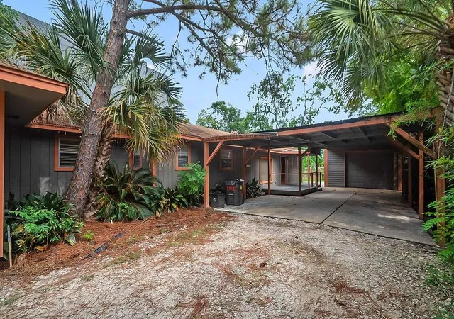 Photo 3 of Single family home for sale at 131 5th Street, Dickinson, TX 77539 | MLS# 16772591 | Listing updated on 2026-09-05