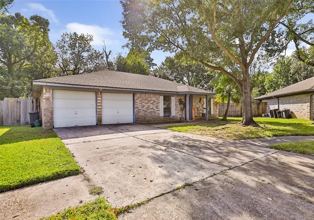 Photo 3 of Sale Pending at 7322 Foxbend Ln, Humble, TX 77338 | MLS# 85165440 | Listing updated on 2026-09-16